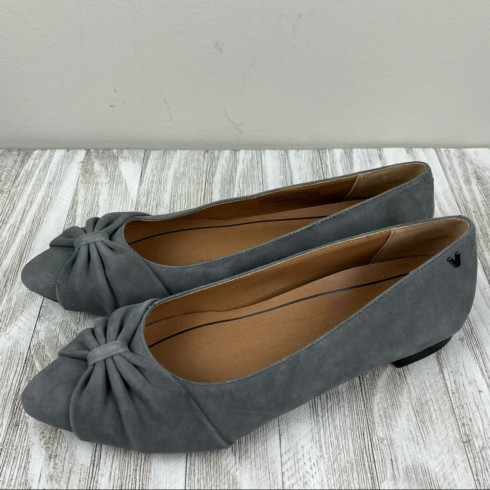 Vionic Gray Suede Pointed Toe Ballet Flats 8 Comfort Shoes - Picture 2 of 10